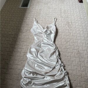 Lucy In The Sky Talia Twist Front Ruched Velvet Dress Small Pearl White